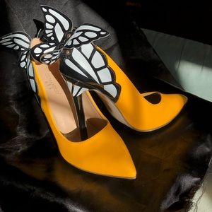 New size 8 butterfly pumps . Never worn